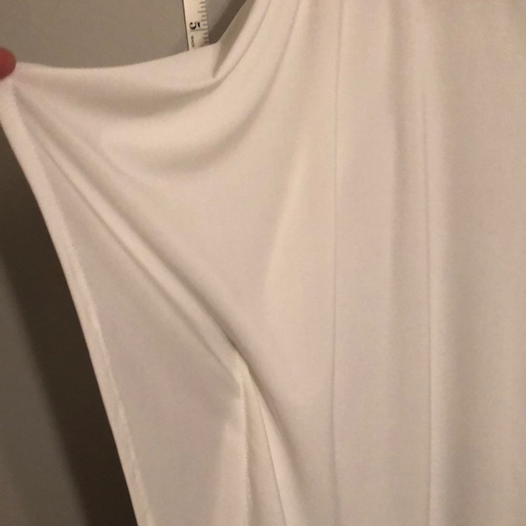 Plus-sized white top - fairly long to cover booty. - Picture 3 of 4